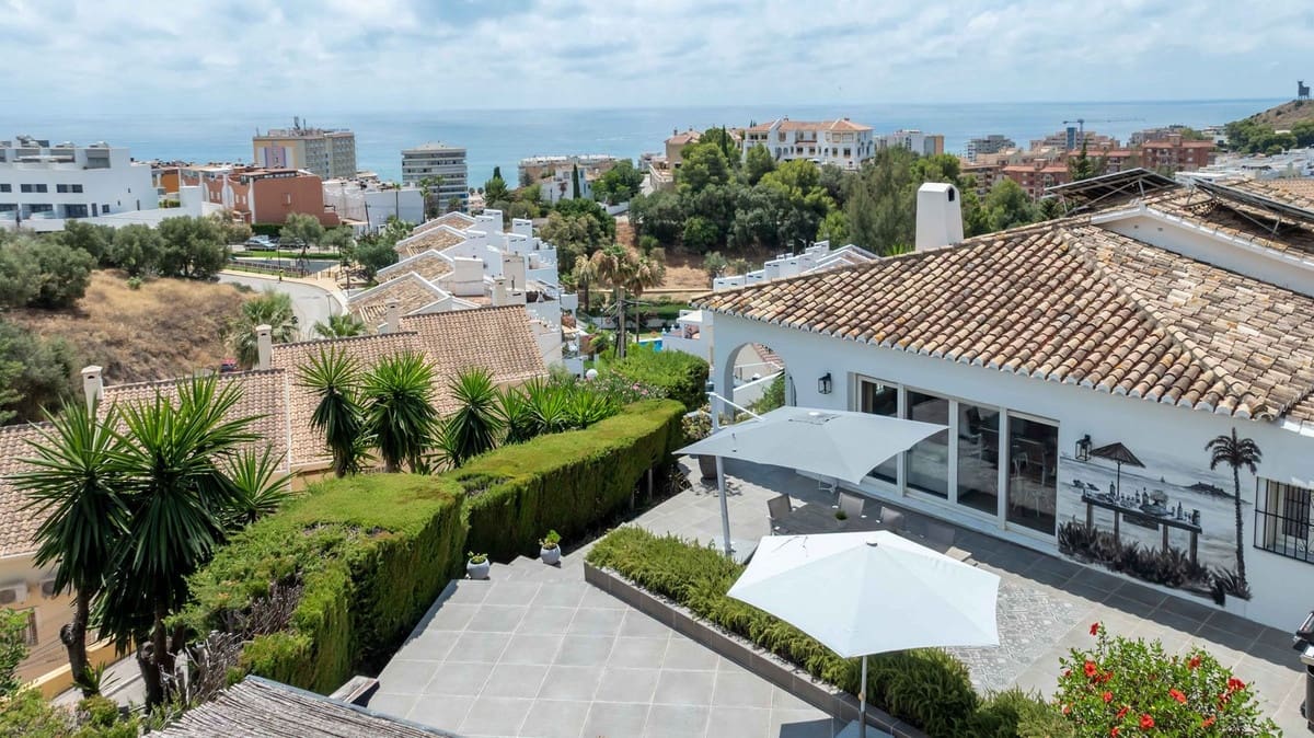 3 slaapkamer Villa te koop in Fuengirola met garage - € 1.245.000 (Ref: 9432569)