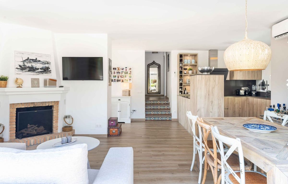 3 soveværelse Villa til salg i Fuengirola med garage - € 1.175.000 (Ref: 9432569)