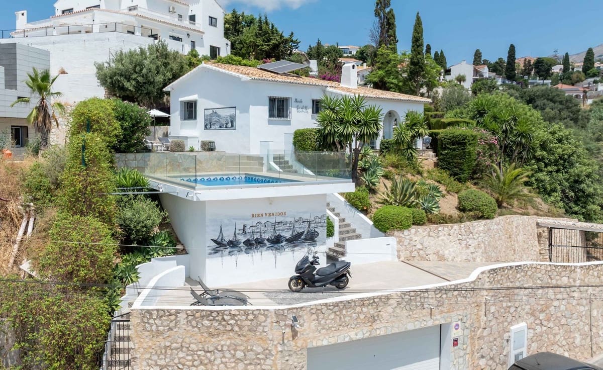 3 soveværelse Villa til salg i Fuengirola med garage - € 1.175.000 (Ref: 9432569)