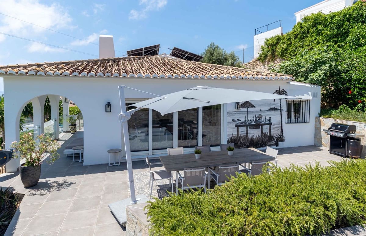 3 soveværelse Villa til salg i Fuengirola med garage - € 1.175.000 (Ref: 9432569)