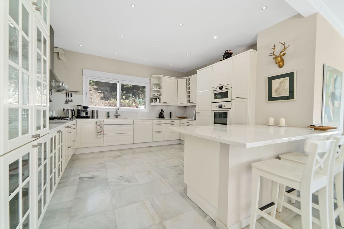 4 soverom Villa til salgs i La Sierrezuela med garasje - € 1 795 000 (Ref: 9432570)