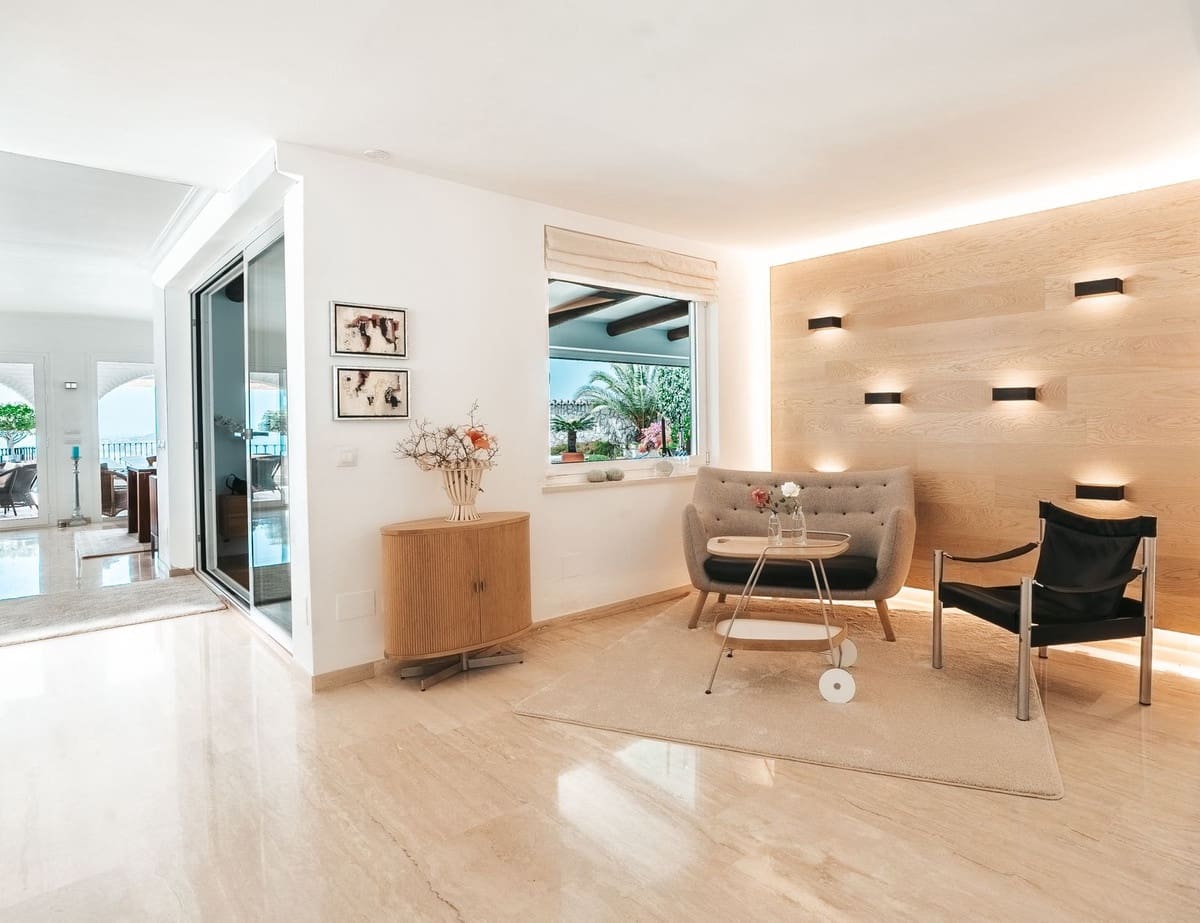 4 bedroom Villa for sale in La Capellania with garage - € 2,695,000 (Ref: 9432571)