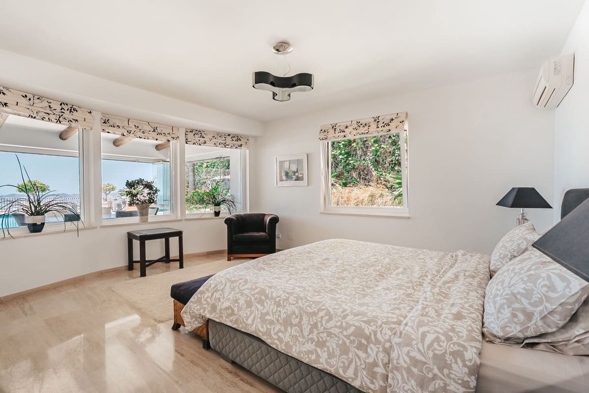 4 bedroom Villa for sale in La Capellania with garage - € 2,695,000 (Ref: 9432571)