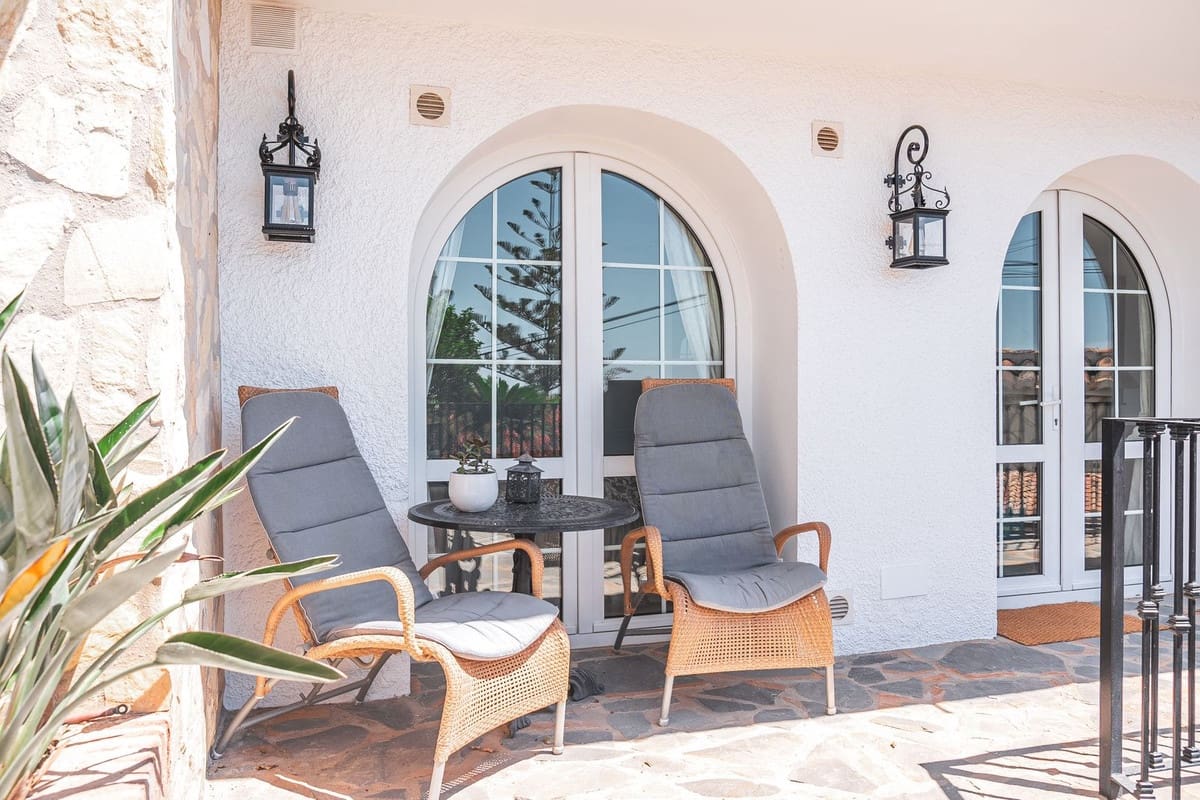 4 bedroom Villa for sale in La Capellania with garage - € 2,695,000 (Ref: 9432571)