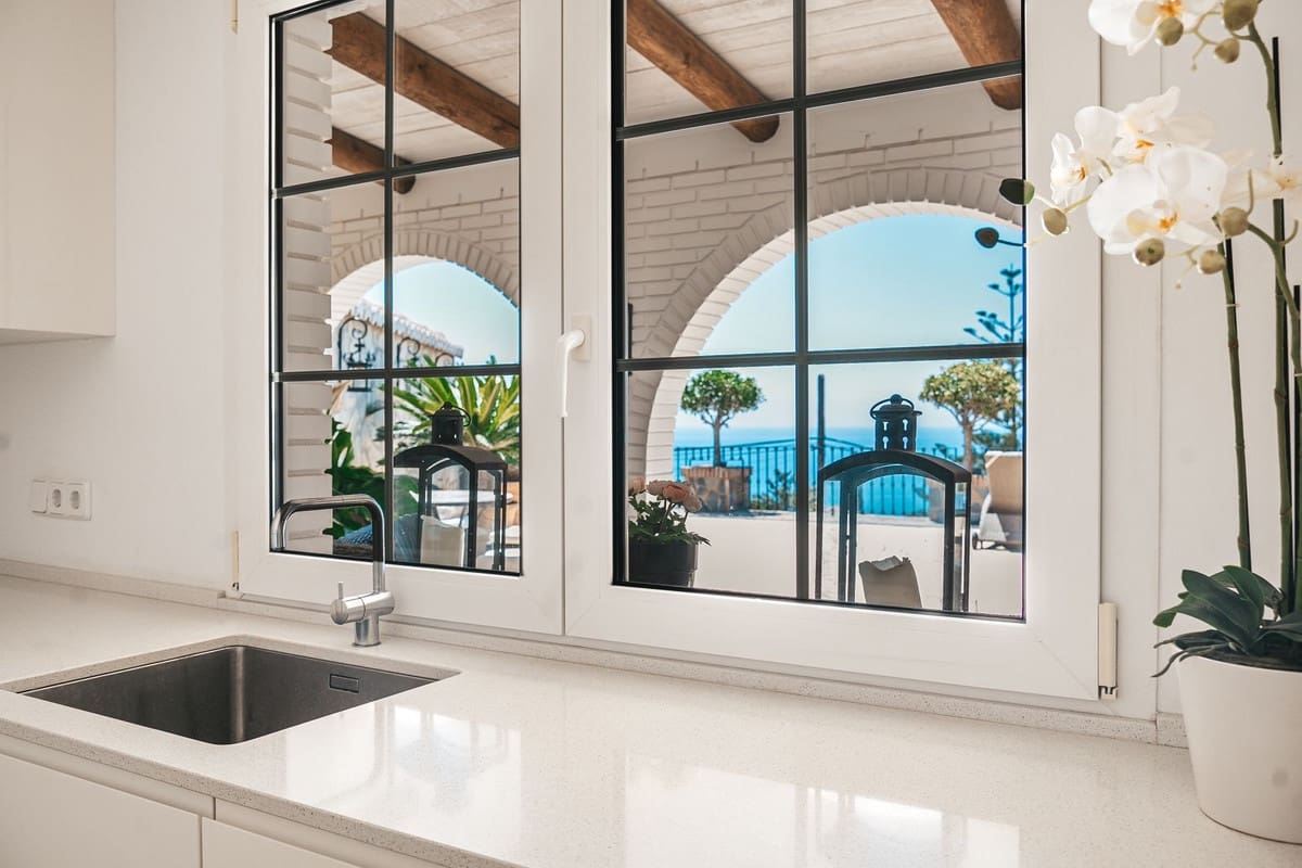 4 bedroom Villa for sale in La Capellania with garage - € 2,695,000 (Ref: 9432571)