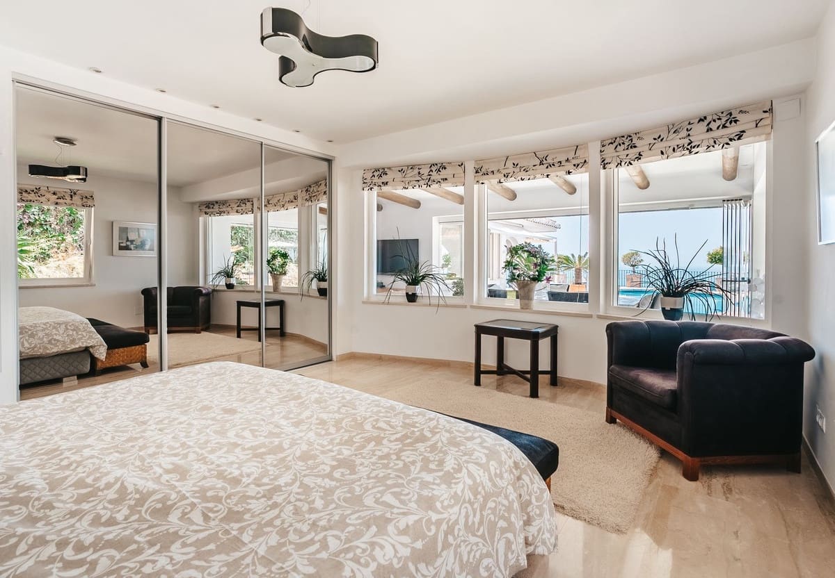 4 bedroom Villa for sale in La Capellania with garage - € 2,695,000 (Ref: 9432571)