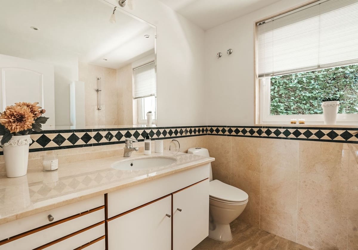 4 bedroom Villa for sale in La Capellania with garage - € 2,695,000 (Ref: 9432571)