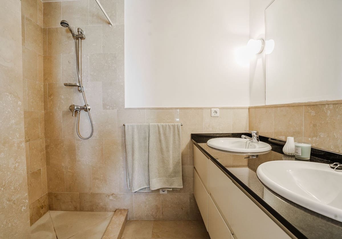 4 bedroom Villa for sale in La Capellania with garage - € 2,695,000 (Ref: 9432571)