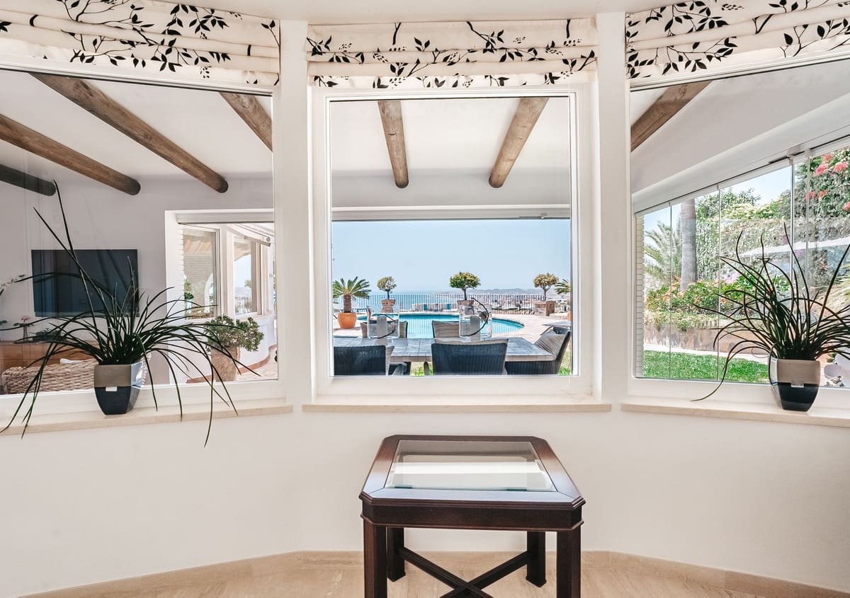 4 bedroom Villa for sale in La Capellania with garage - € 2,695,000 (Ref: 9432571)