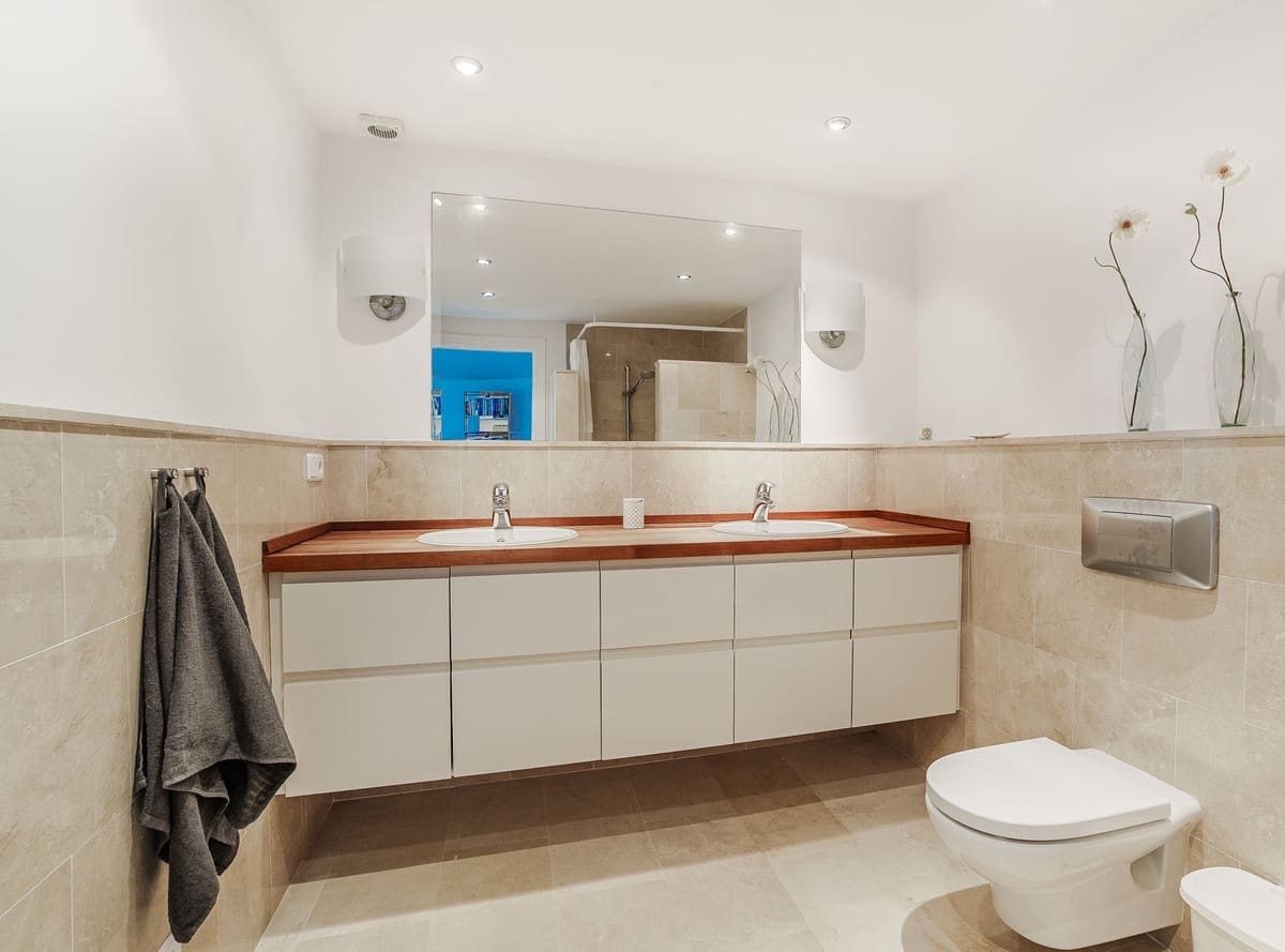 4 bedroom Villa for sale in La Capellania with garage - € 2,695,000 (Ref: 9432571)