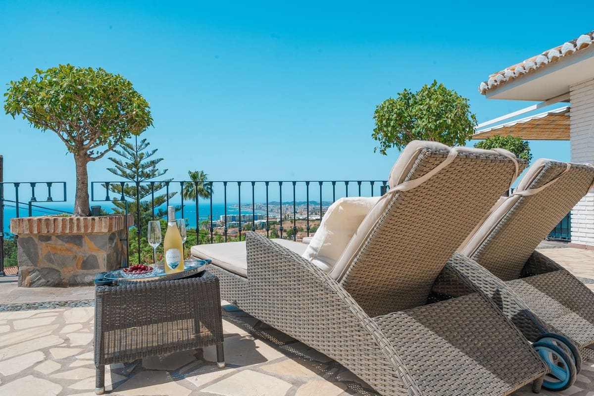 4 bedroom Villa for sale in La Capellania with garage - € 2,695,000 (Ref: 9432571)