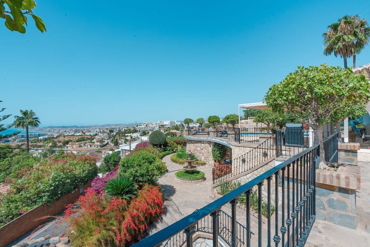 4 bedroom Villa for sale in La Capellania with garage - € 2,695,000 (Ref: 9432571)