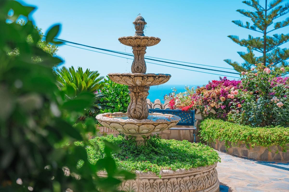 4 bedroom Villa for sale in La Capellania with garage - € 2,695,000 (Ref: 9432571)