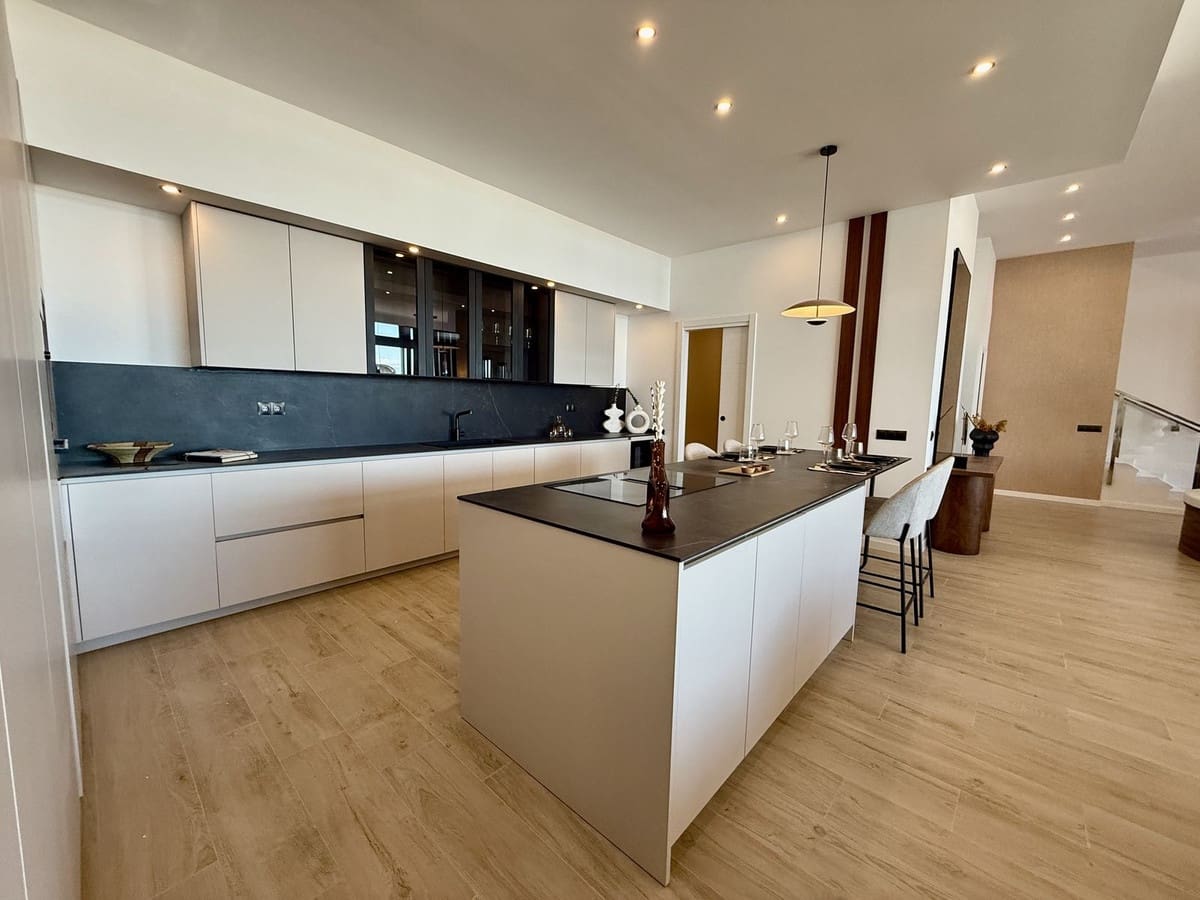 4 sypialnia Willa na sprzedaż w Benalmadena z garażem - 1 695 000 € (Ref: 9432573)