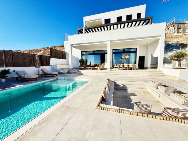 4 sypialnia Willa na sprzedaż w Benalmádena z garażem - 1 695 000 € (Ref: 9432573)