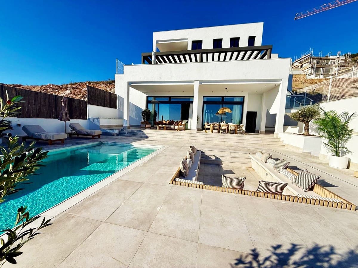 4 sypialnia Willa na sprzedaż w Benalmadena z garażem - 1 695 000 € (Ref: 9432573)