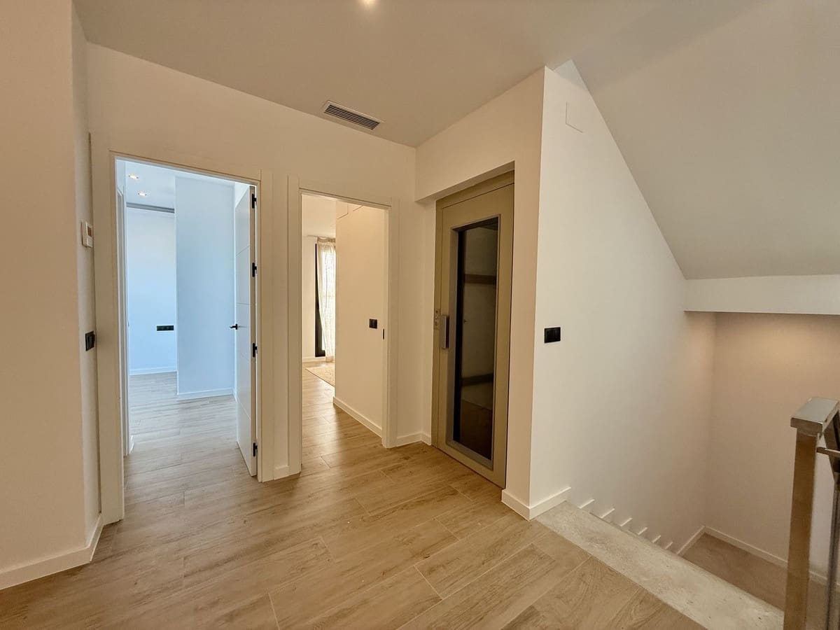 4 sypialnia Willa na sprzedaż w Benalmadena z garażem - 1 695 000 € (Ref: 9432573)