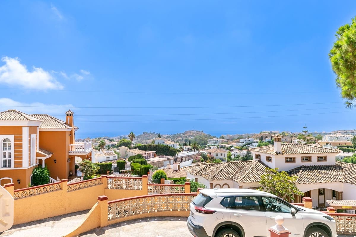 4 sypialnia Willa na sprzedaż w Benalmadena z garażem - 825 000 € (Ref: 9432576)