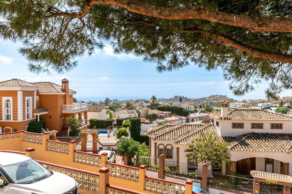 4 sypialnia Willa na sprzedaż w Benalmadena z garażem - 825 000 € (Ref: 9432576)