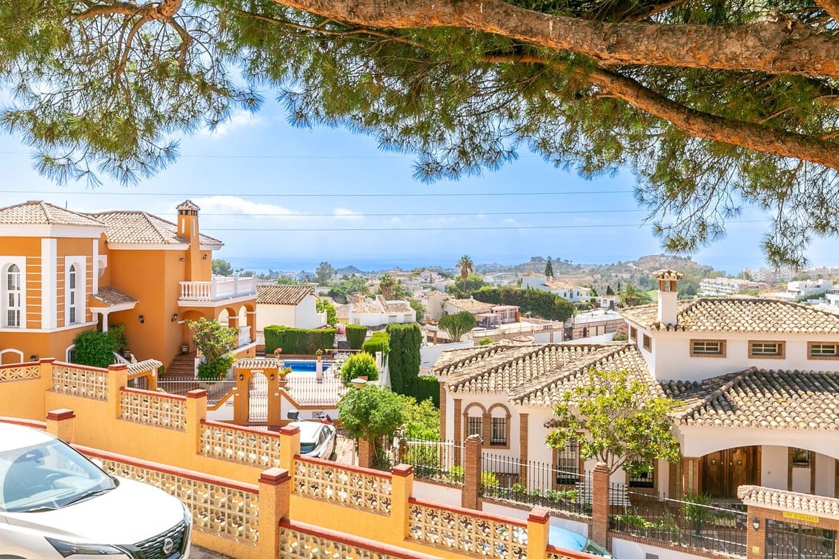 4 sypialnia Willa na sprzedaż w Benalmadena z garażem - 825 000 € (Ref: 9432576)