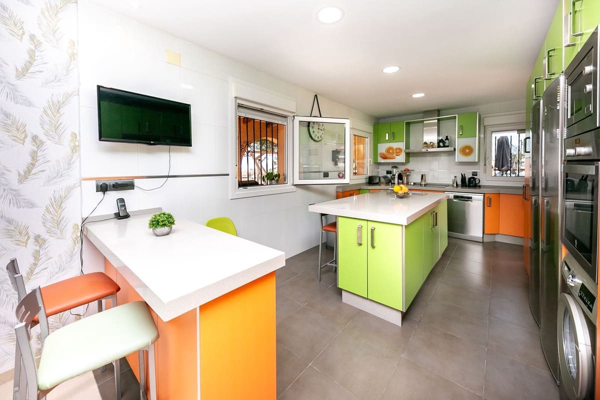 4 sypialnia Willa na sprzedaż w Benalmadena z garażem - 825 000 € (Ref: 9432576)