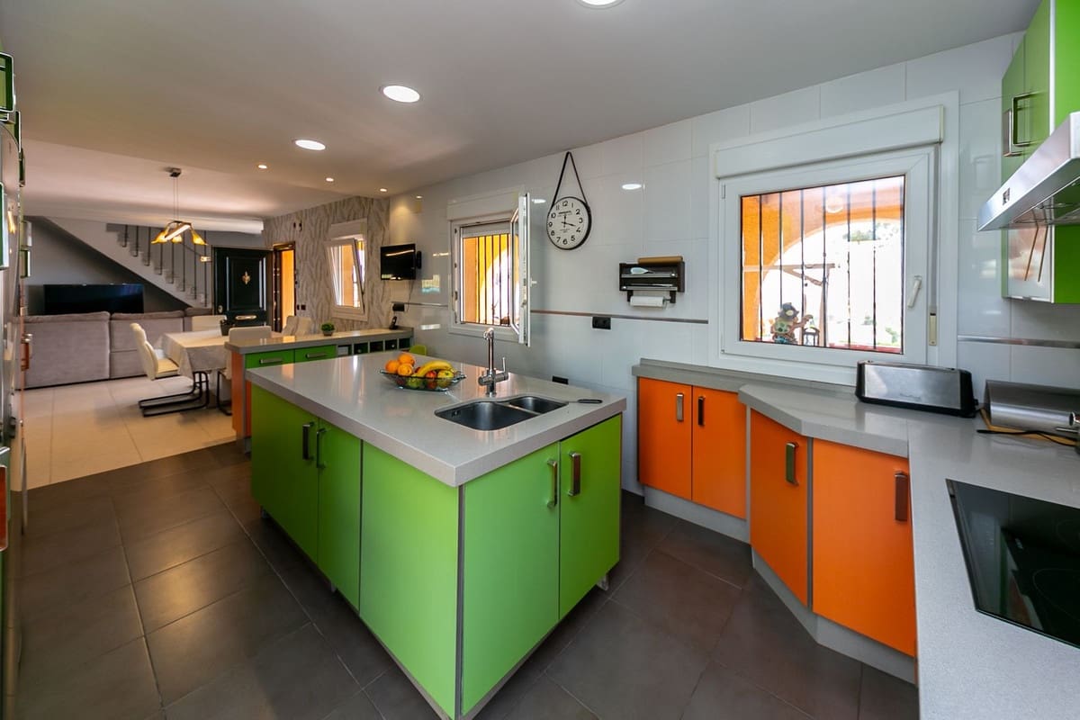 4 sypialnia Willa na sprzedaż w Benalmadena z garażem - 825 000 € (Ref: 9432576)