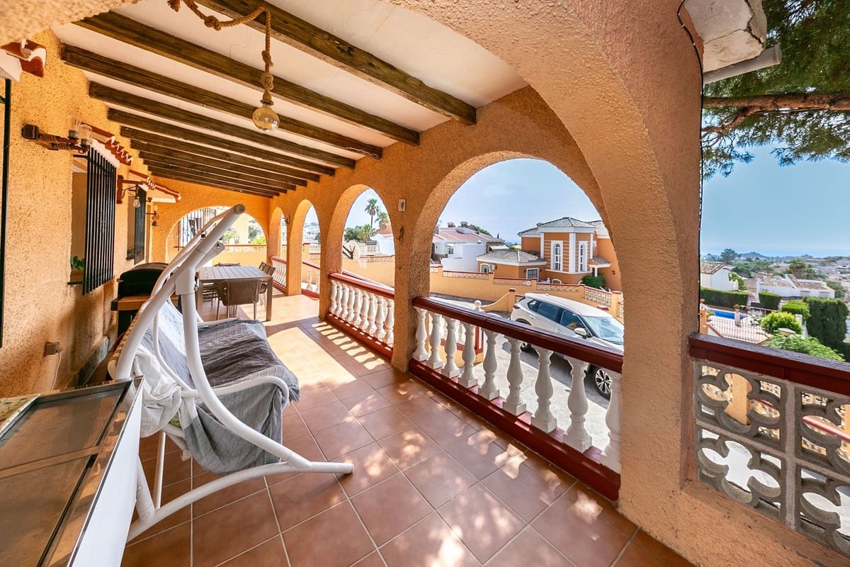 4 sypialnia Willa na sprzedaż w Benalmadena z garażem - 825 000 € (Ref: 9432576)