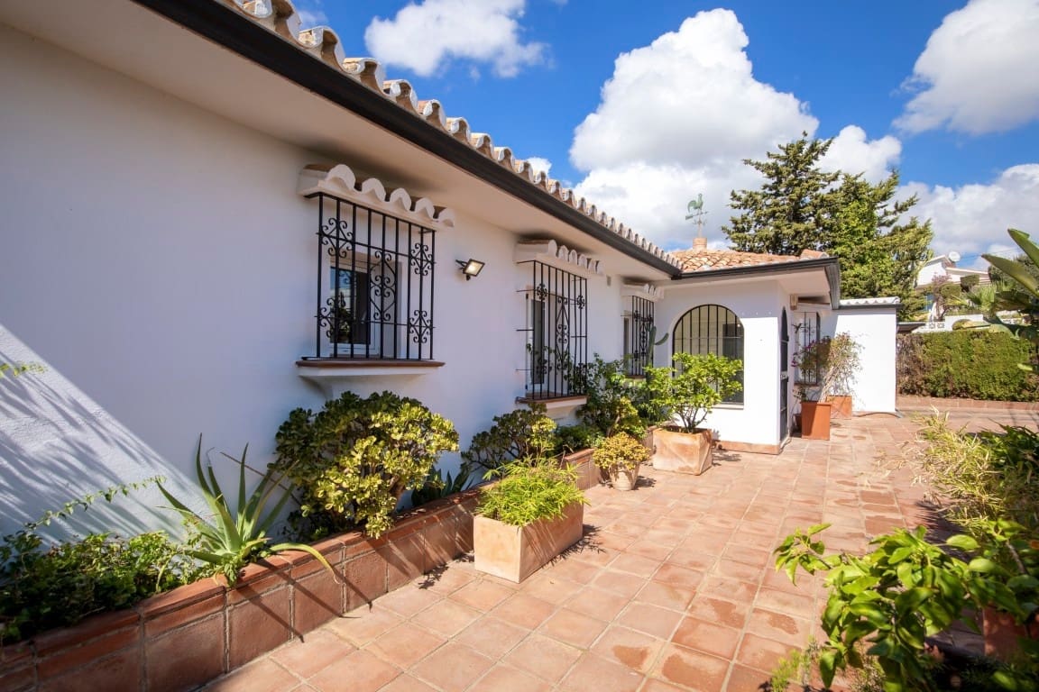 6 bedroom Villa for sale in Benalmadena - € 1,250,000 (Ref: 9432578)