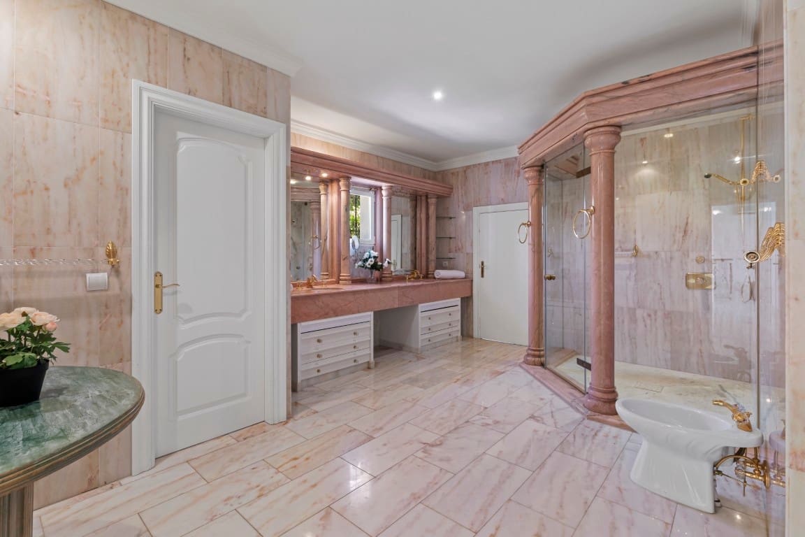 6 bedroom Villa for sale in Benalmadena - € 1,250,000 (Ref: 9432578)