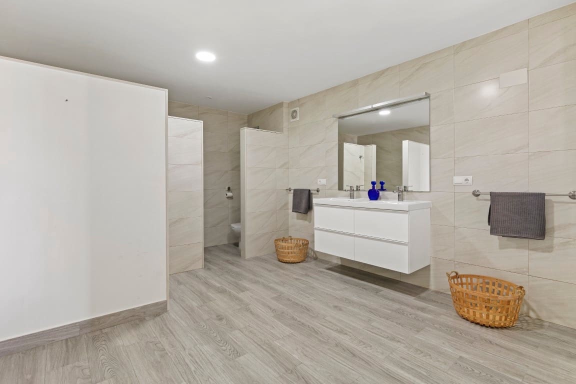 6 bedroom Villa for sale in Benalmadena - € 1,250,000 (Ref: 9432578)