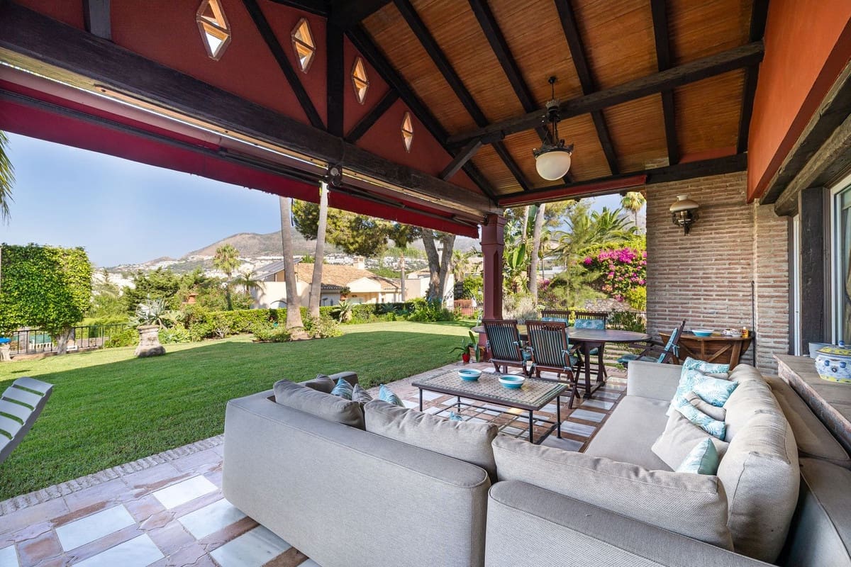 8 bedroom Villa for sale in Benalmadena with garage - € 3,500,000 (Ref: 9432579)