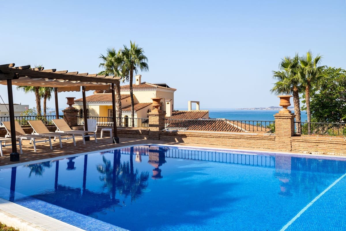 8 bedroom Villa for sale in Benalmadena with garage - € 3,500,000 (Ref: 9432579)