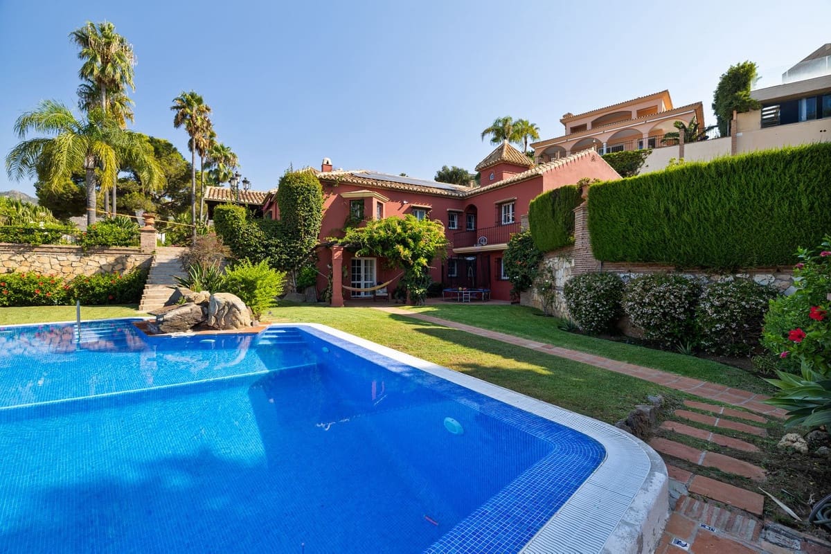 8 bedroom Villa for sale in Benalmadena with garage - € 3,500,000 (Ref: 9432579)