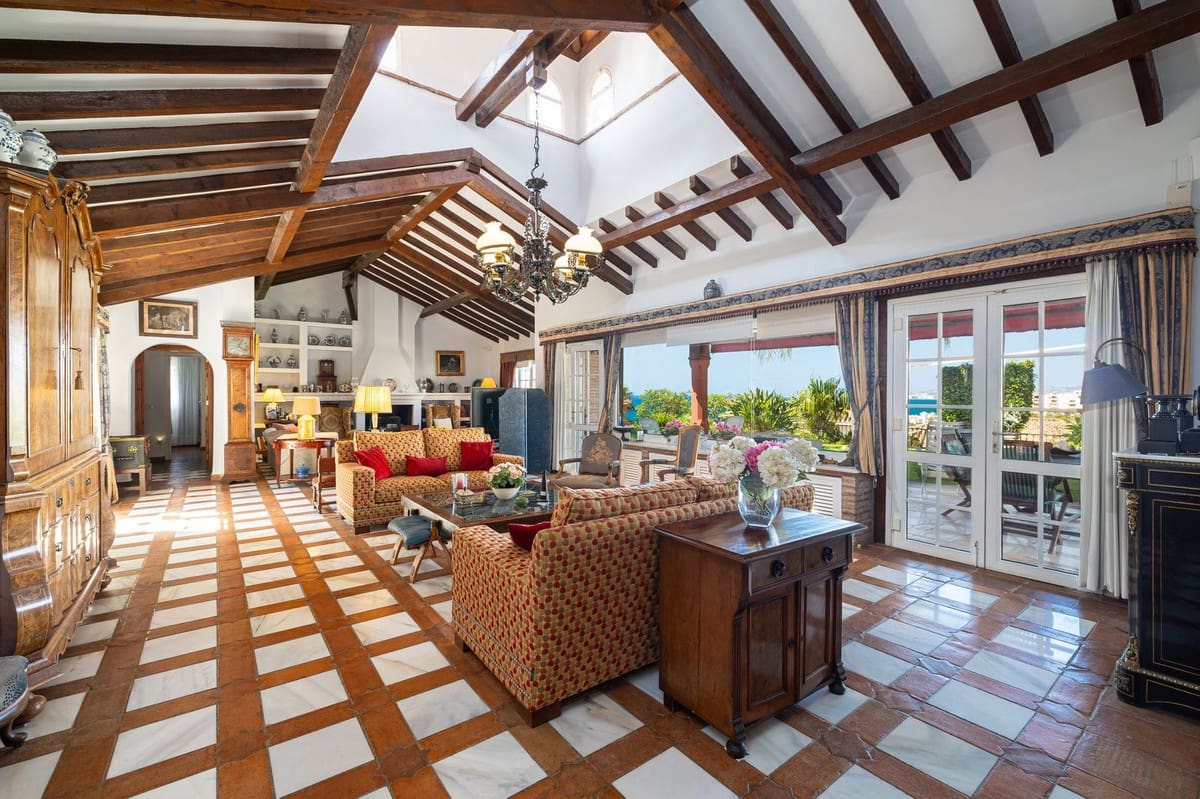 8 bedroom Villa for sale in Benalmadena with garage - € 3,500,000 (Ref: 9432579)