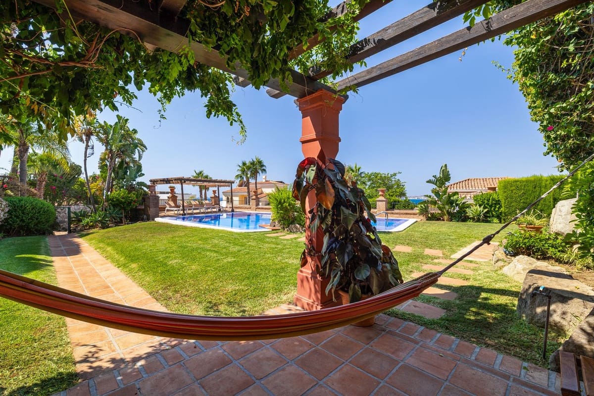8 bedroom Villa for sale in Benalmadena with garage - € 3,500,000 (Ref: 9432579)