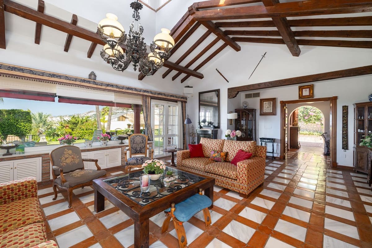 8 bedroom Villa for sale in Benalmadena with garage - € 3,500,000 (Ref: 9432579)