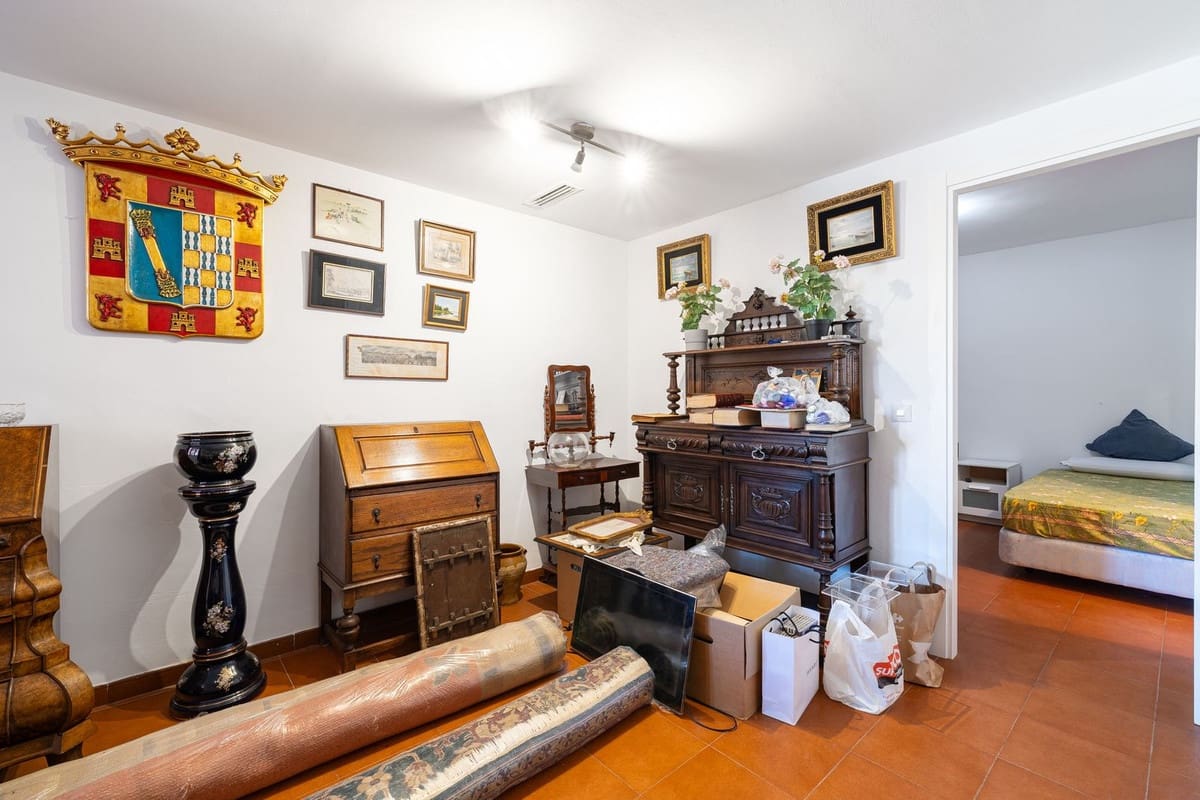 8 bedroom Villa for sale in Benalmadena with garage - € 3,500,000 (Ref: 9432579)