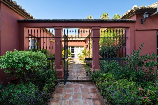 8 bedroom Villa for sale in Benalmádena with garage - € 3,500,000 (Ref: 9432579)