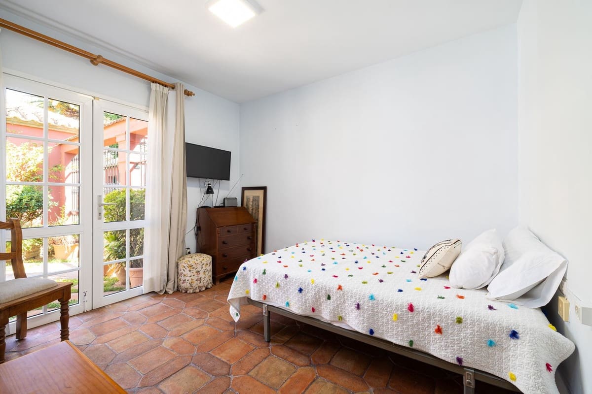 8 bedroom Villa for sale in Benalmadena with garage - € 3,500,000 (Ref: 9432579)