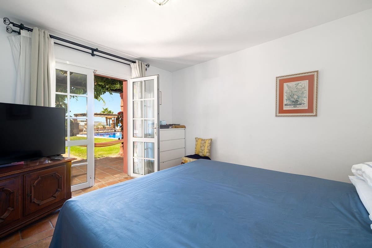 8 bedroom Villa for sale in Benalmadena with garage - € 3,500,000 (Ref: 9432579)