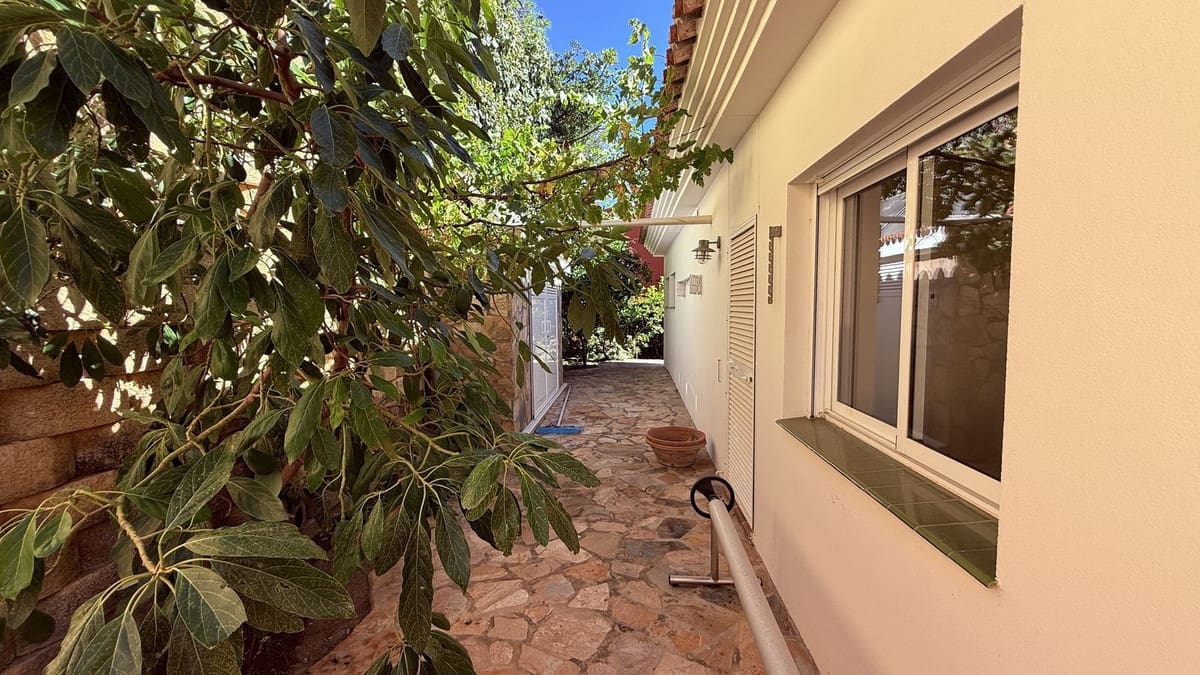 4 bedroom Villa for sale in Benalmadena with garage - € 2,500,000 (Ref: 9489799)