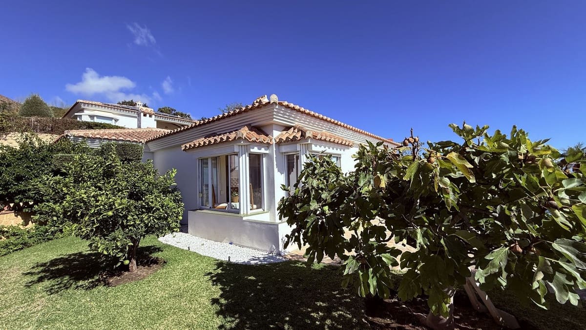 4 bedroom Villa for sale in Benalmadena with garage - € 2,500,000 (Ref: 9489799)