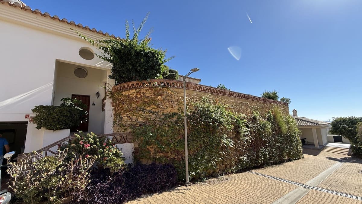 4 bedroom Villa for sale in Benalmadena with garage - € 2,500,000 (Ref: 9489799)