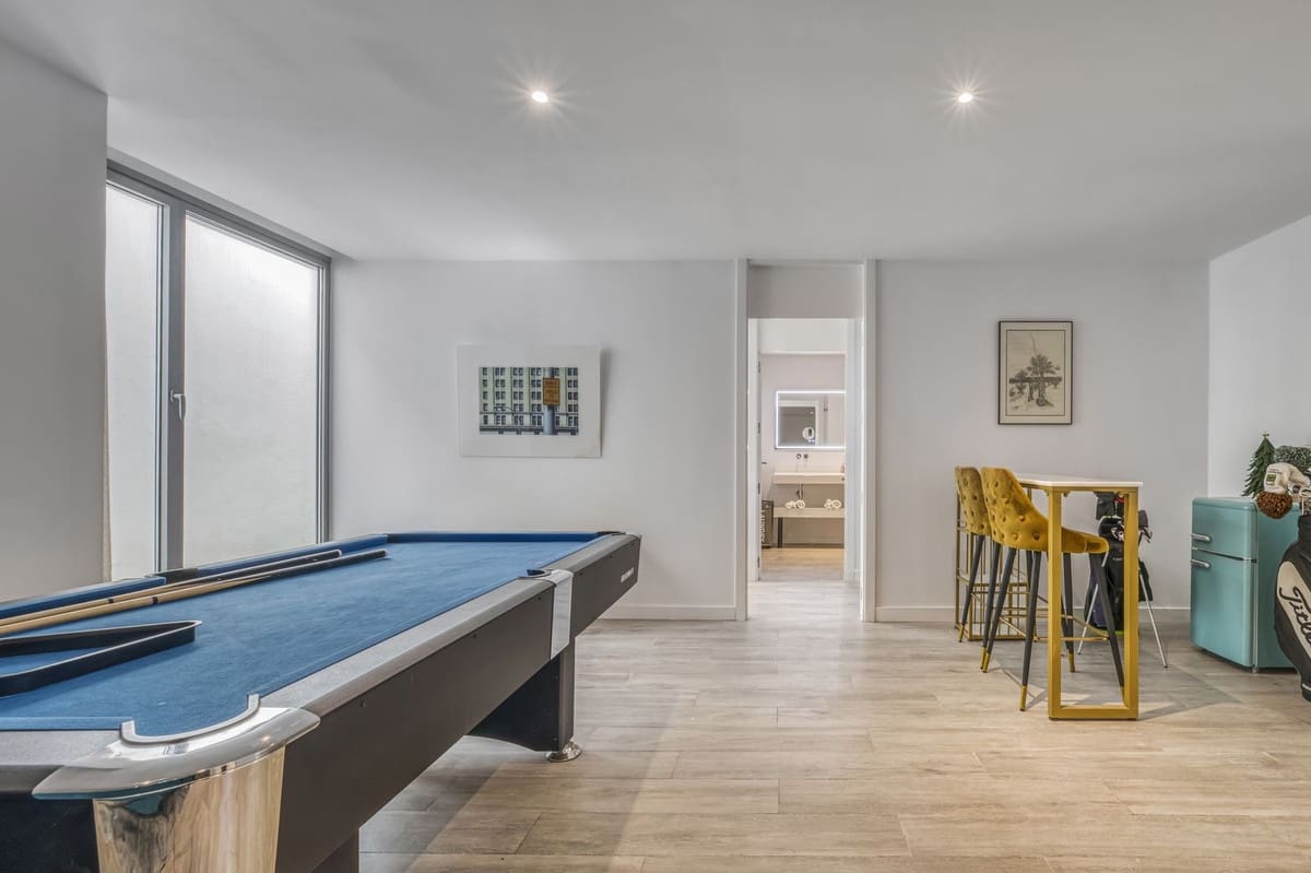 5 bedroom Villa for sale in Cancelada with garage - € 2,350,000 (Ref: 9503096)