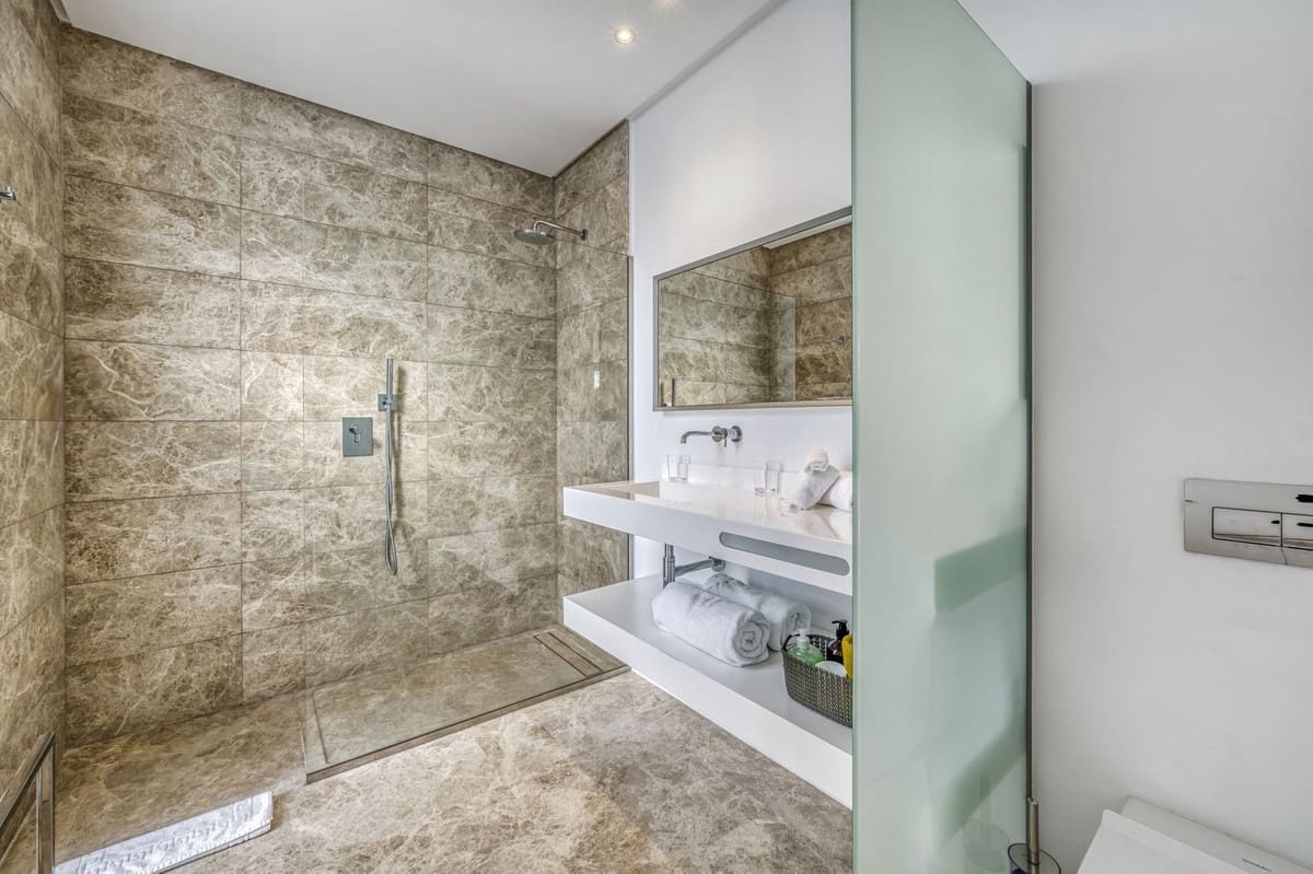 5 bedroom Villa for sale in Cancelada with garage - € 2,350,000 (Ref: 9503096)