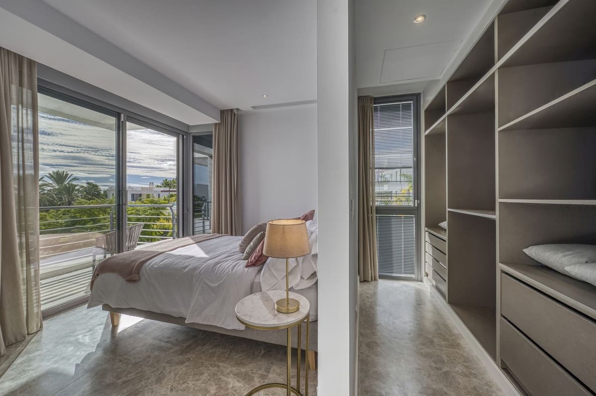 5 bedroom Villa for sale in Cancelada with garage - € 2,350,000 (Ref: 9503096)