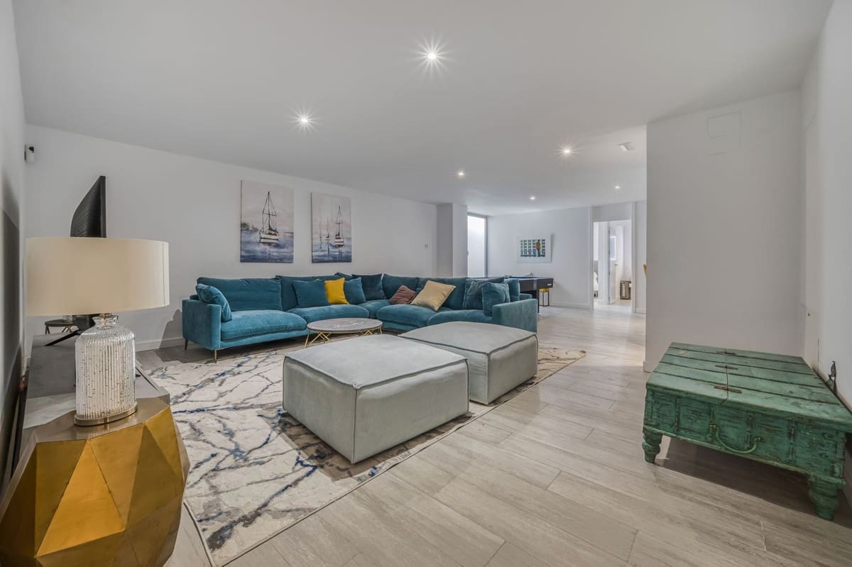 5 bedroom Villa for sale in Cancelada with garage - € 2,350,000 (Ref: 9503096)