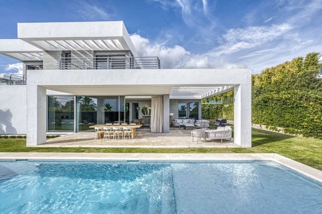 5 bedroom Villa for sale in Cancelada, Estepona with garage - € 2,350,000 (Ref: 9503096)