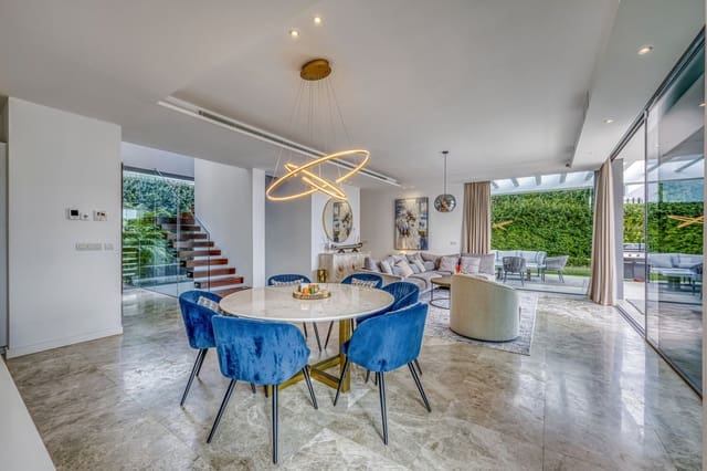 5 bedroom Villa for sale in Cancelada, Estepona with garage - € 2,350,000 (Ref: 9503096)