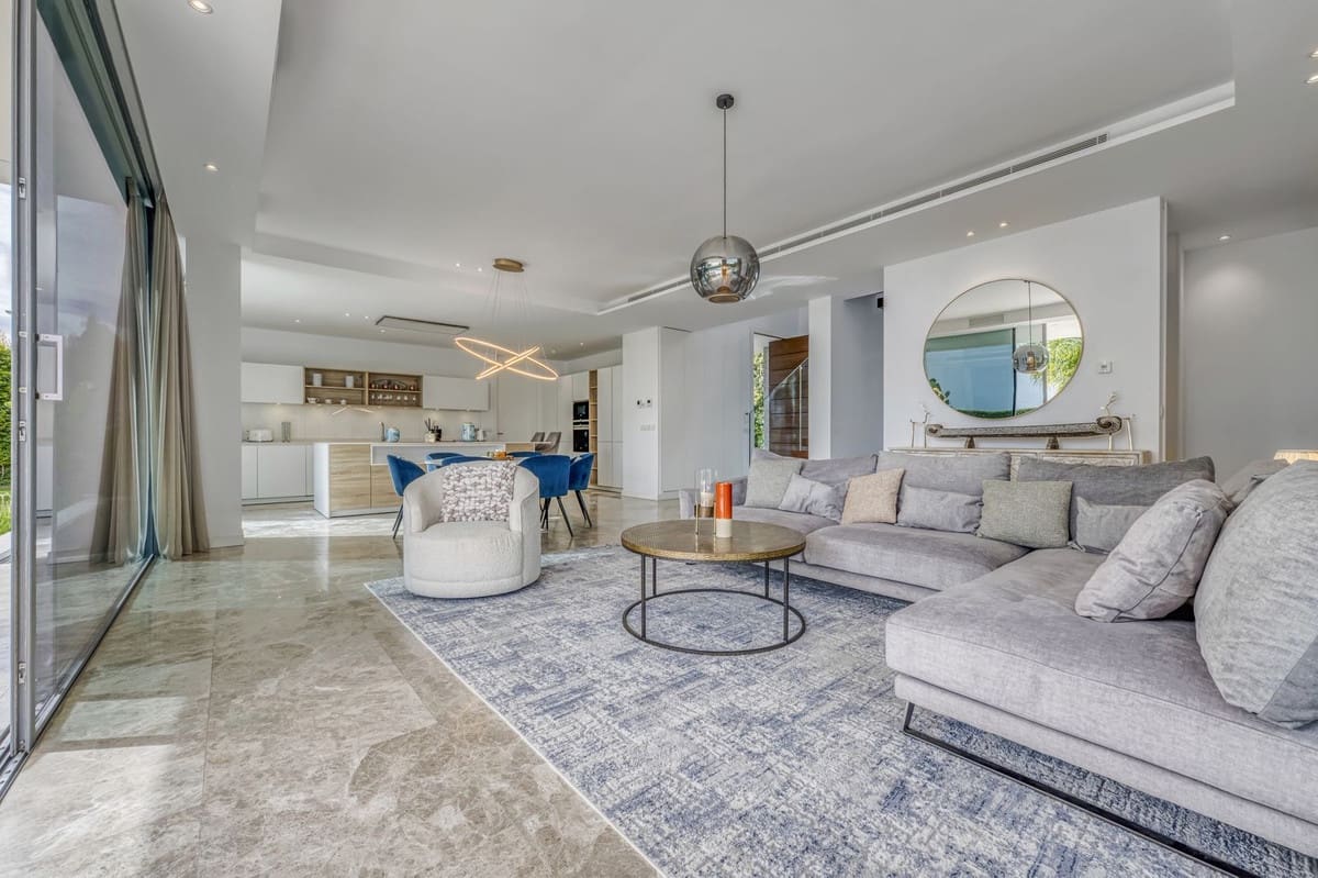 5 bedroom Villa for sale in Cancelada with garage - € 2,350,000 (Ref: 9503096)